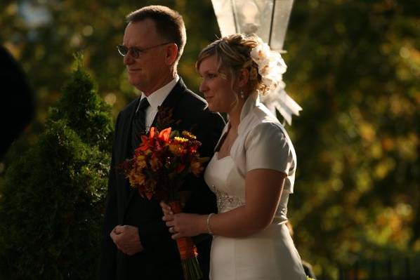 Father walking Bride down the Isle