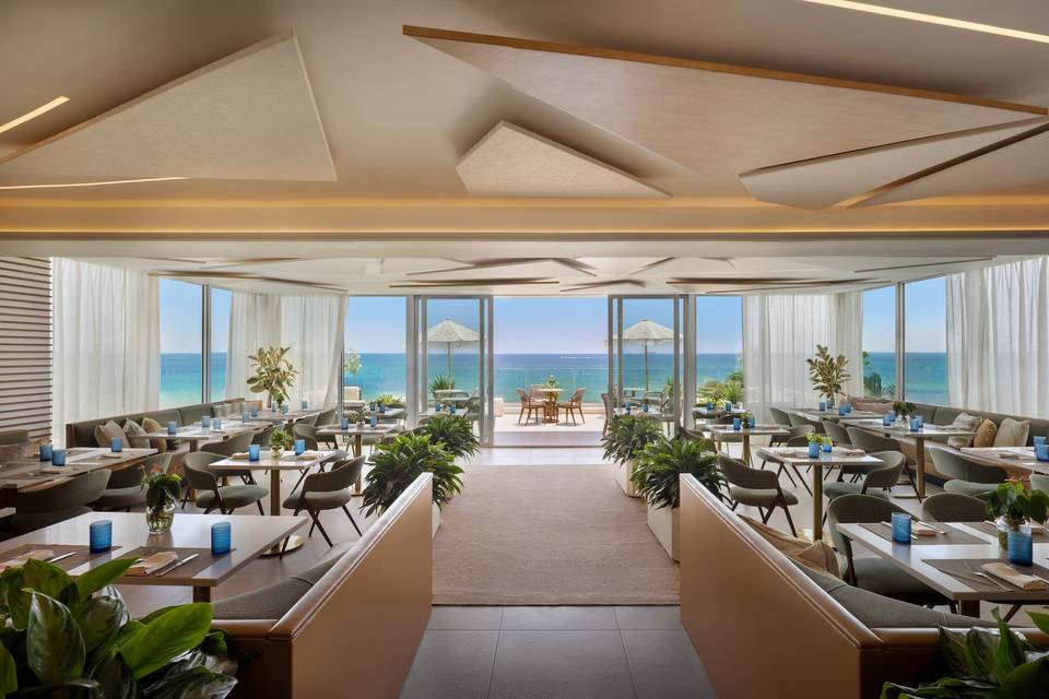 ROOFTOP BAR & LOUNGE