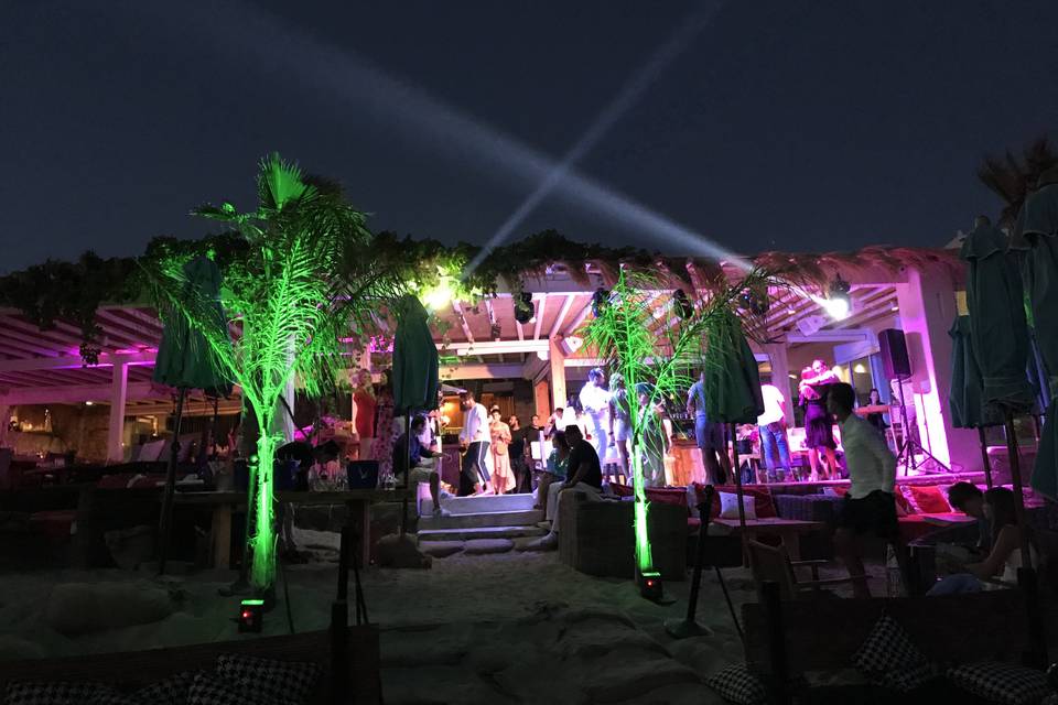 Wedding at hippie Fish Mykonos