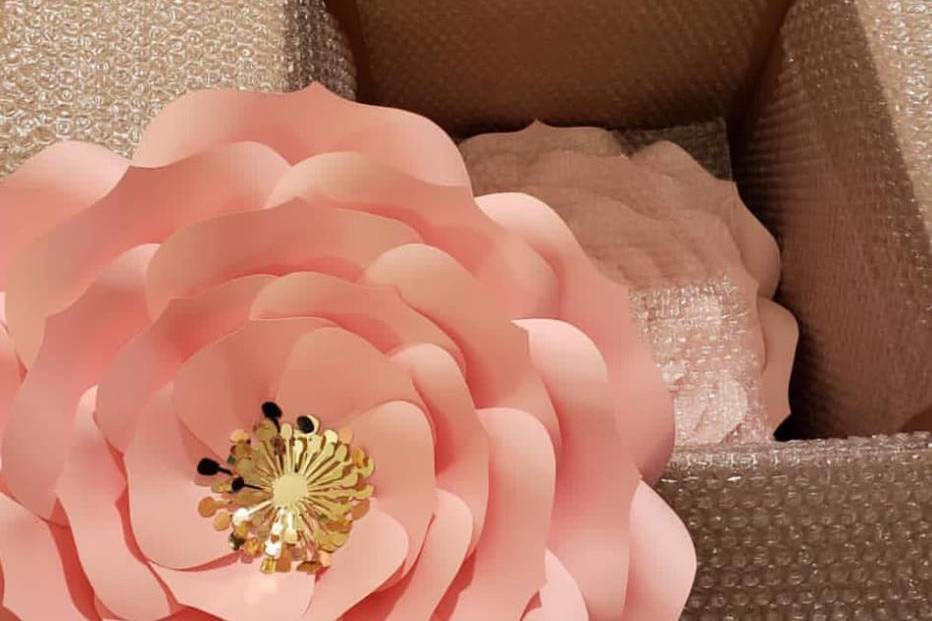 Delicate decor with packaging