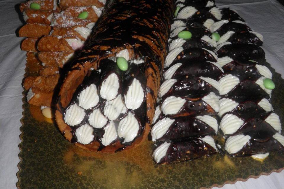 Big Cannoli