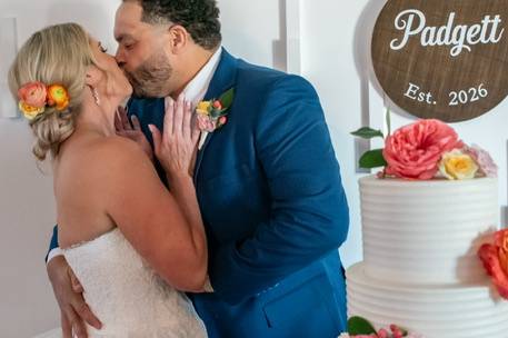 Cake kiss