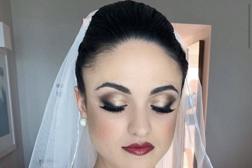 Glamorous bridal makeup