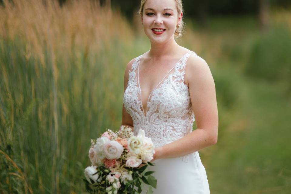 Stunning bride with bouquet
