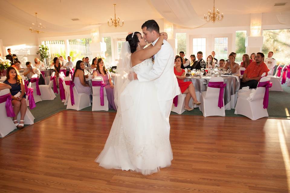 Couple kiss on the dance floor