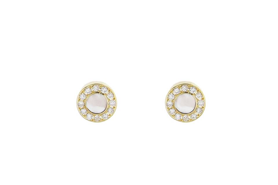The latest from Jennifer Meyer! These delightful studs are composed of 18 karat yellow gold. Tiny circles are detailed with diamonds surrounding a teensy mother of pearl inlay center. They measure 3/16