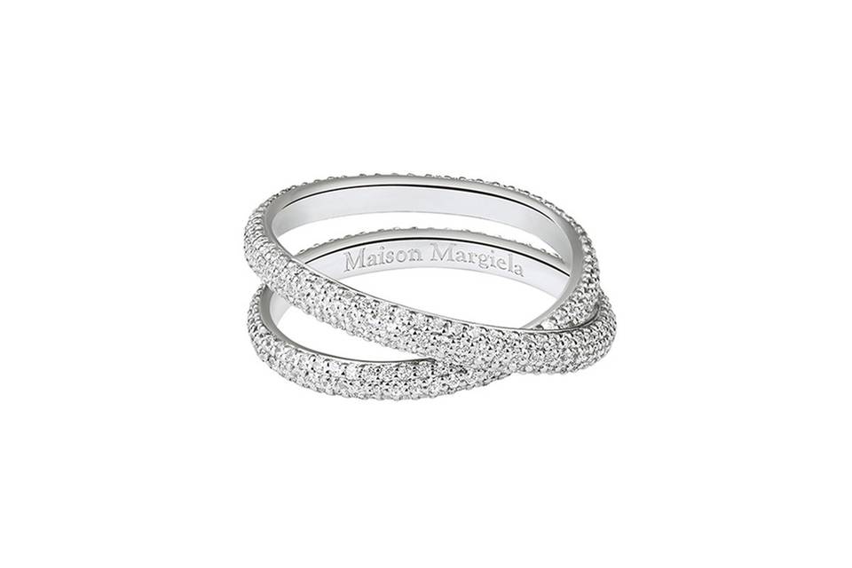 This ring from Maison Margiela is a show stopper! Brilliant pavé diamonds (1.4 total carats) are fully wrapped around an 18 karat white gold twisted band. The ring measures 2.5mm thick.