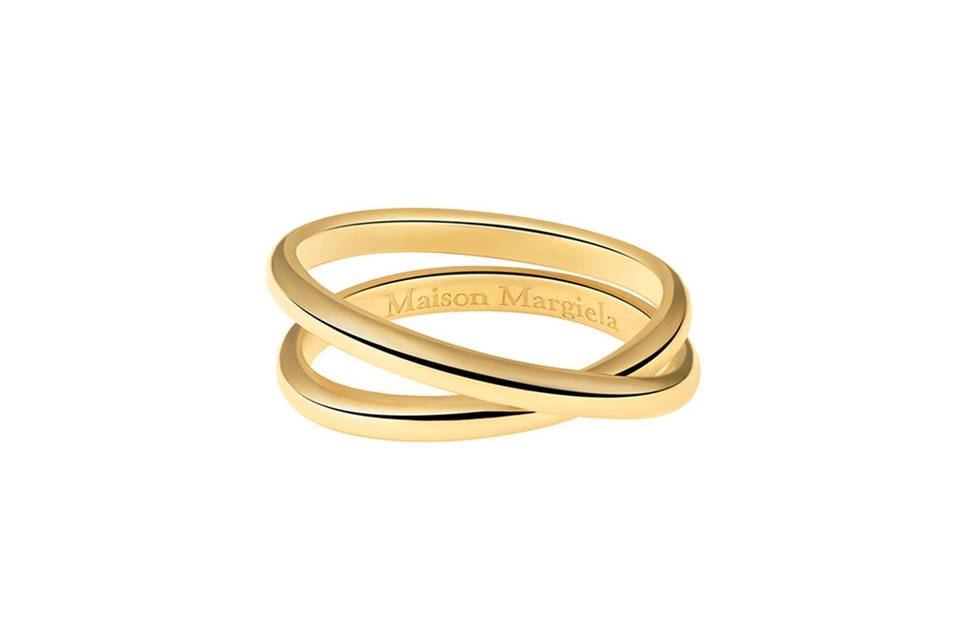 Simply stunning. The Thin Anamorphose Twisted Ring from Maison Margiela is crafted from 18 karat yellow gold and looks stunning on its own or stacked with an engagement ring. Band measures 2.2mm thick.
