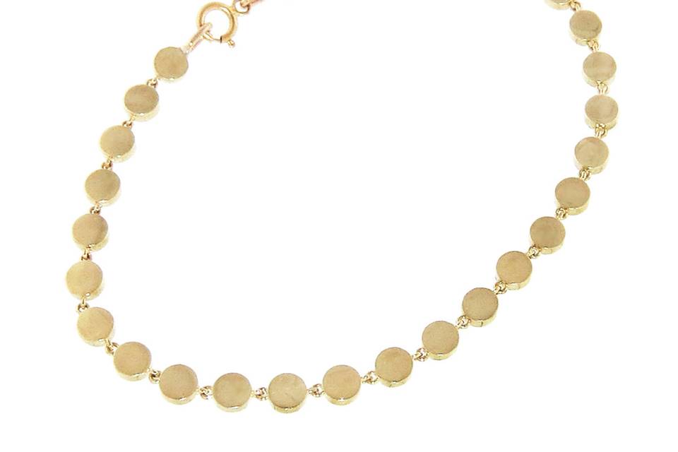 A versatile staple piece from Jennifer Meyer this bracelet is the perfect transition piece. This bracelet features 18 karat gold mini circles that rest on a 14 karat gold chain. It measures 6 1/2