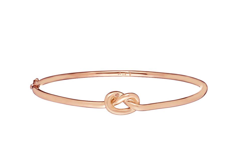 This bangle from Finn would be a great addition to your stack! Detailed in 18 karat rose gold, this bangle features Finn's signature love knot. The bangle measures 2 1/4