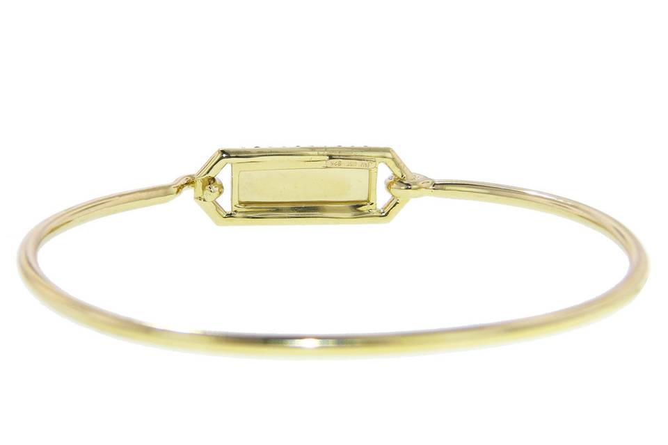 Another favorite from Jemma Wynne, this solid 18 karat yellow gold bangle is THE piece needed for your everyday stack. A small rectangular plate is framed in bright pave diamonds creating a punch of sparkle, and the plate can be engraved with initials or a monogram. Please inquire about character limitations. Custom sizing options available. Price will vary.