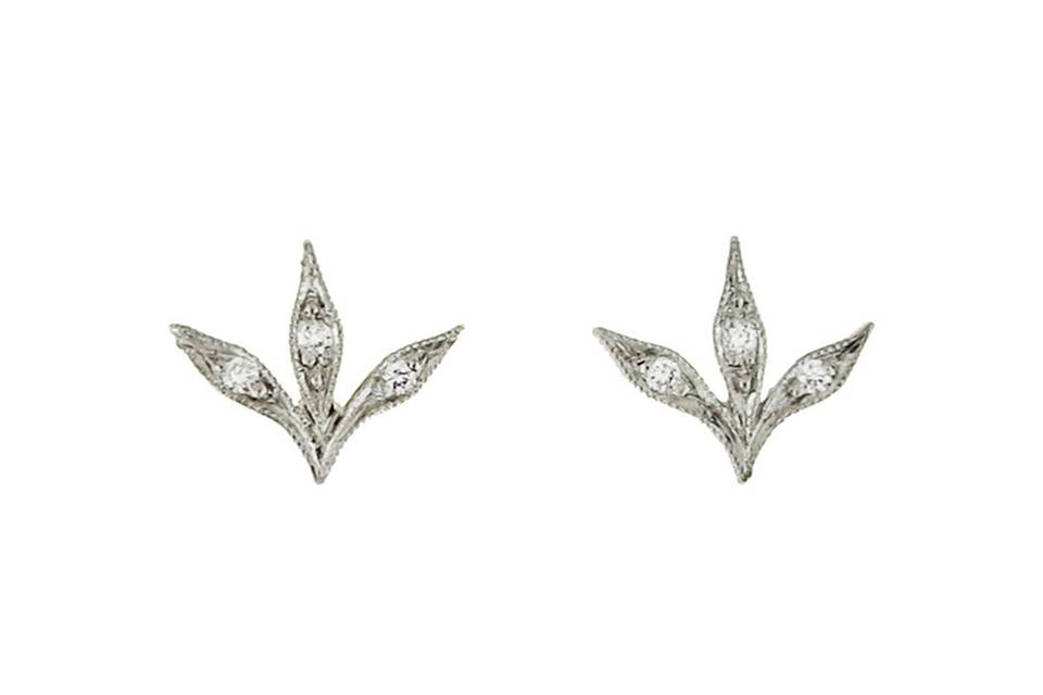 These petite studs are a great everyday stud! Handcrafted in platinum, these studs from Cathy Waterman are detailed with three leaves. Each leaf is accented with a sparkling white diamond and intricate etching.
Handcrafted in Platinum.
Detailed in diamonds.
Measures 3/8