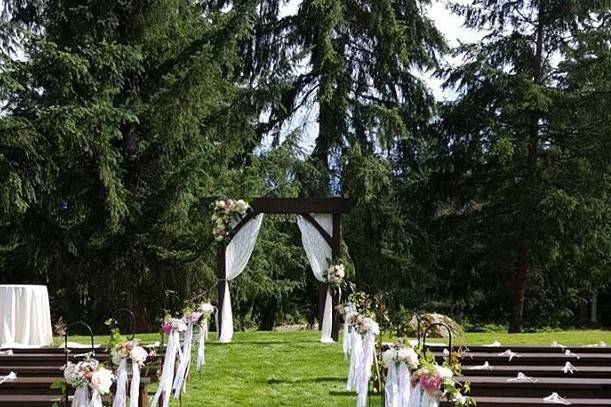 Outdoor wedding aisle