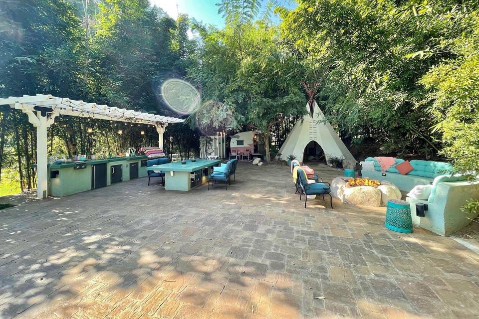 Outdoor kitchen and fire pit