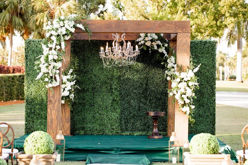 Aisle and arch decor