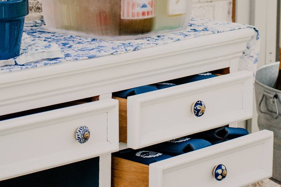 Bar with beverage tubs