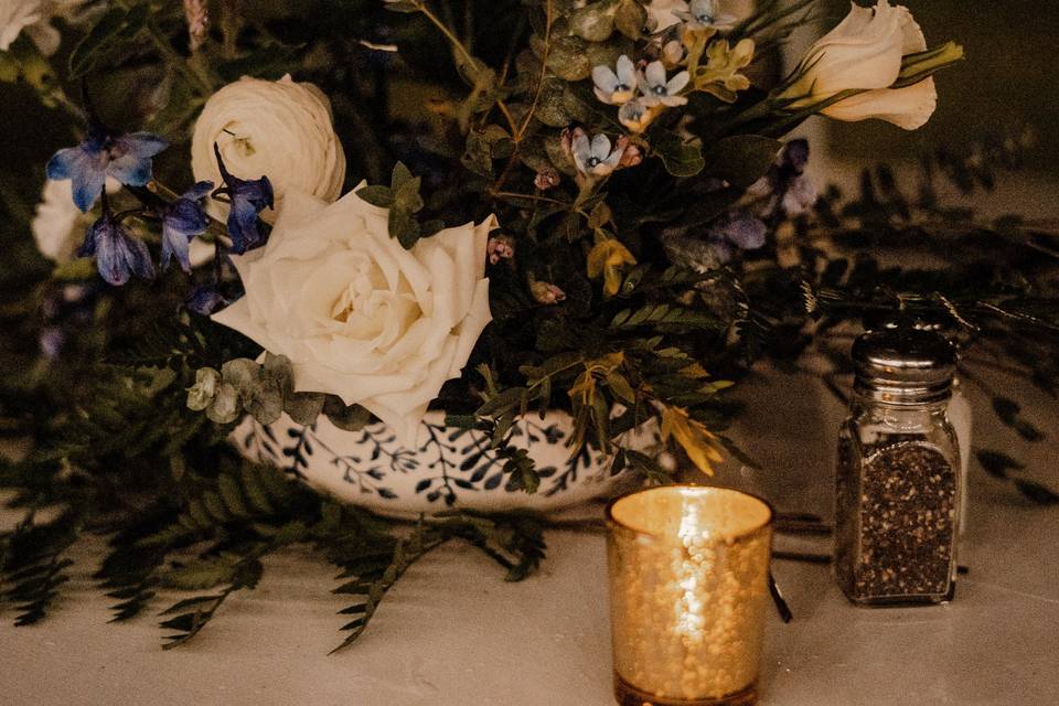 Decor on sweetheart table