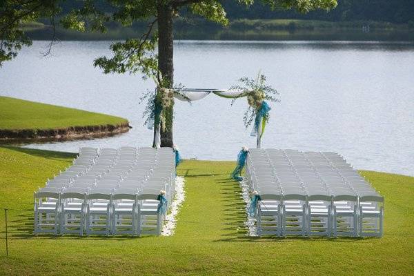 Beautiful outdoor ceremony at Silver Lakes in Gadsden, Alabama