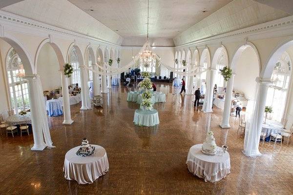 Stunning reception at Birmingham Country Club, photography by Jonathon Davis