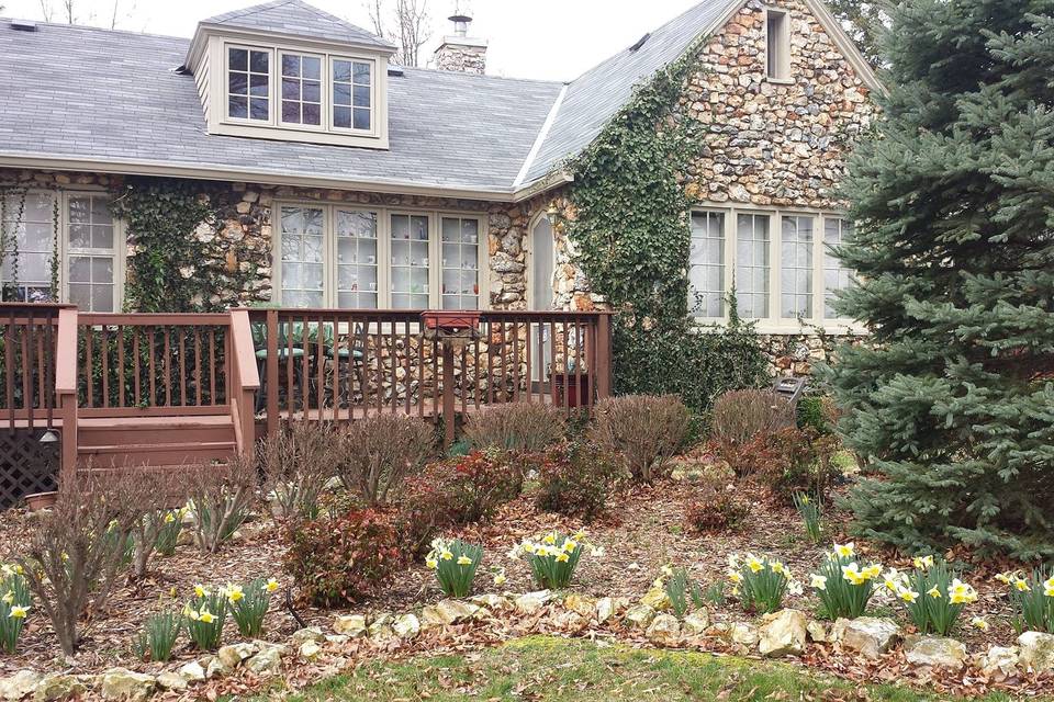 Rock Cottage Gardens Bed & Breakfast Inn