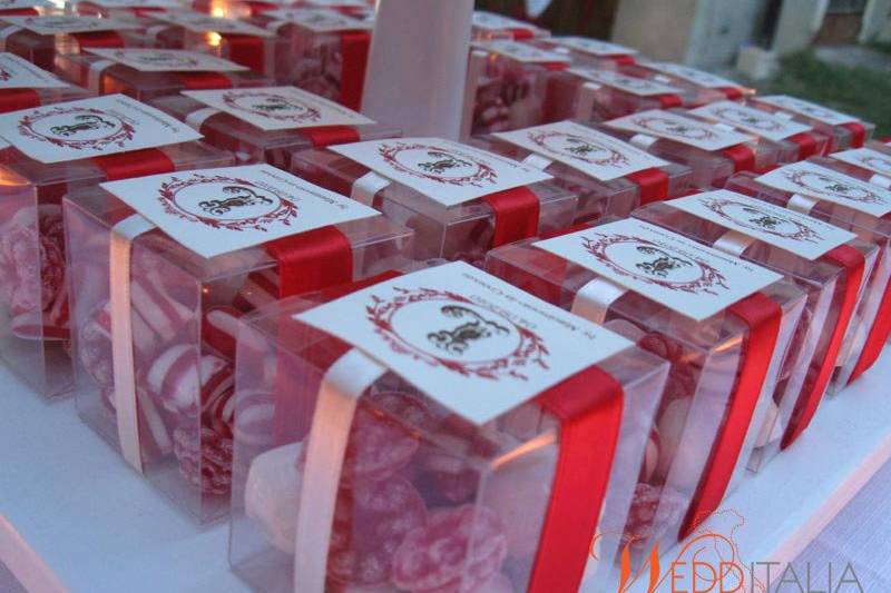 Red and white rock candy for these shabby chic favors.
