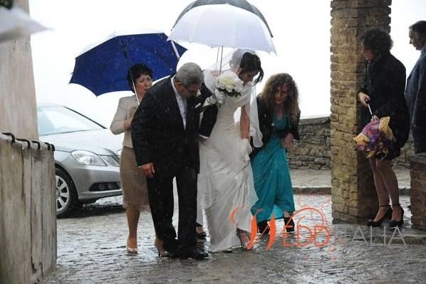 Bride arriving to the church - and it is pouring!