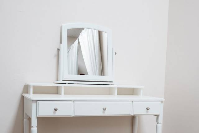 Dressing table