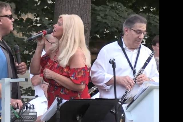 Jim and Marianne sing a duet