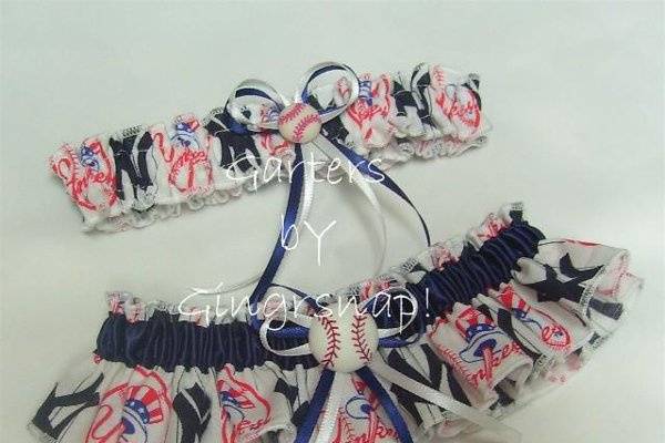 NY Yankees inspired wedding garter set. We are not affiliated with or sponsored by New York Yankees MLB in any manner. The fabric item is hand-crafted by us and is not a licensed New York Yankees MLB product. This fabric is however,
manufactured from licensed MLB fabric.