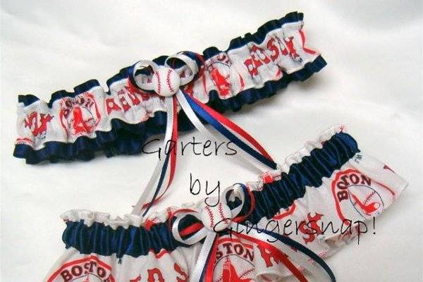Boston Red Sox inspired wedding garter set. We are not affiliated with or sponsored by Boston Red Sox MLB in any manner. The fabric item is hand-crafted by us and is not a licensed Boston Red Sox MLB product. This fabric is however,
manufactured from licensed MLB fabric.