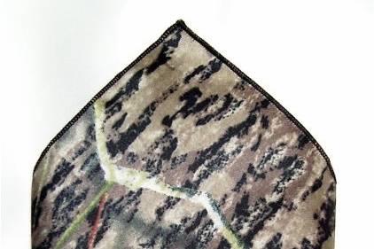 Men's Camouflage Pocket Squares
Add a subtle touch of Camo to the groom's or groom's men  tuxes with a camo pocket square.
Available to match the Cotton Camo & Deer garter set or available in Mossy Oak Satin.