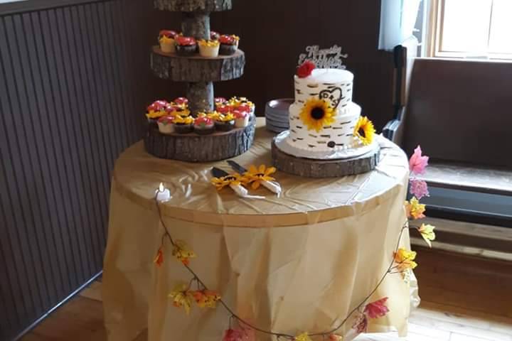 Cake and cupcake stand