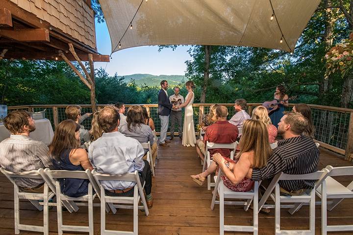 Micro Wedding in the Treehouse