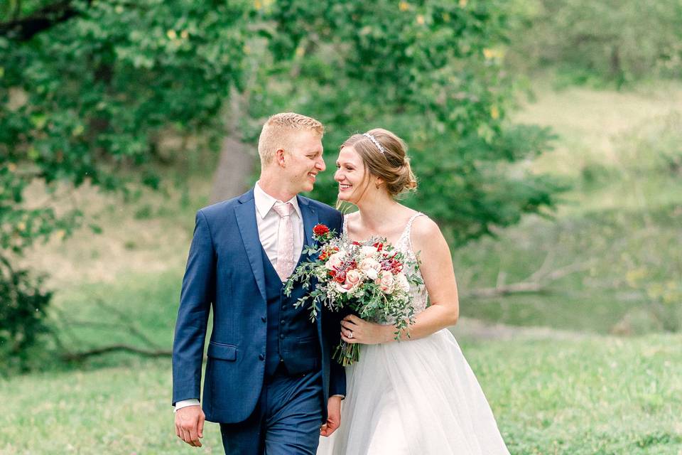 Bride and groom pioneers park