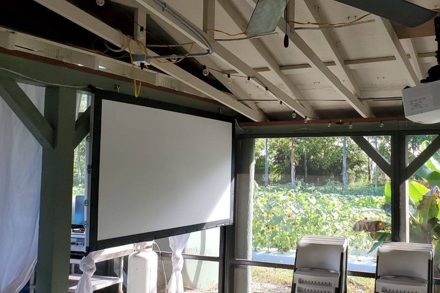 Projector screen-LiveStreaming