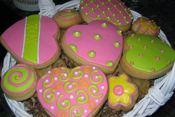 various examples of cookies for weddings and others...