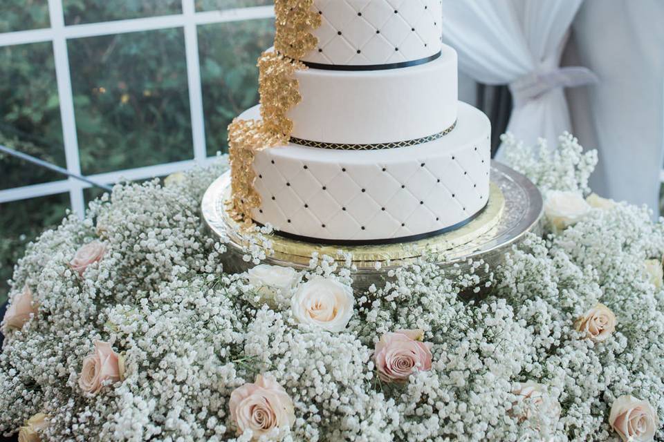 Babies breath cake centerpiece