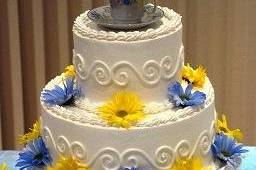 Blue & Yellow Daisy Cake for a simple at home wedding