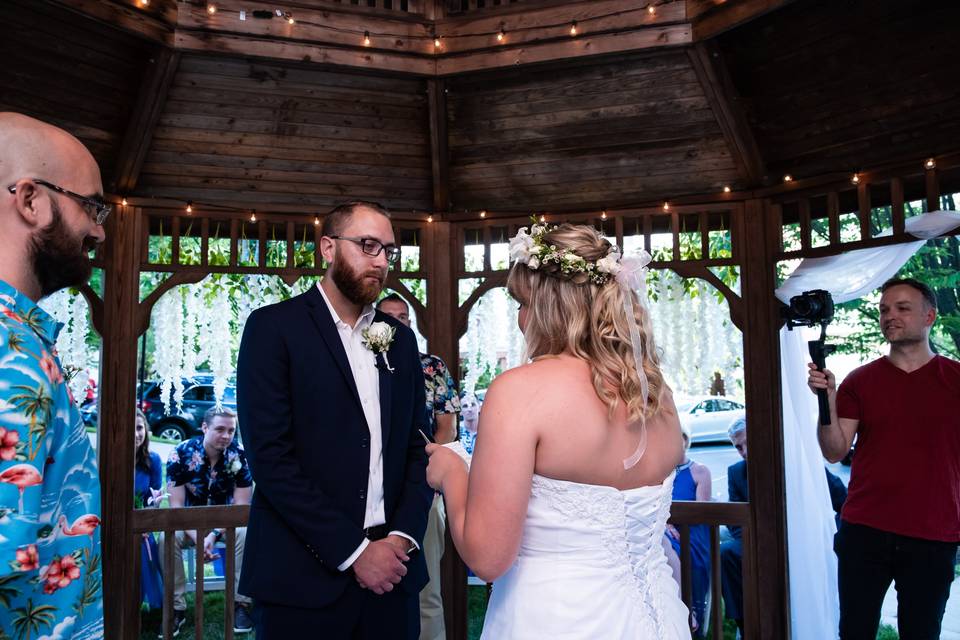 Backyard wedding in Virginia