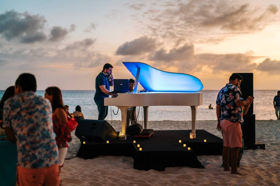 Piano wing DJ booth