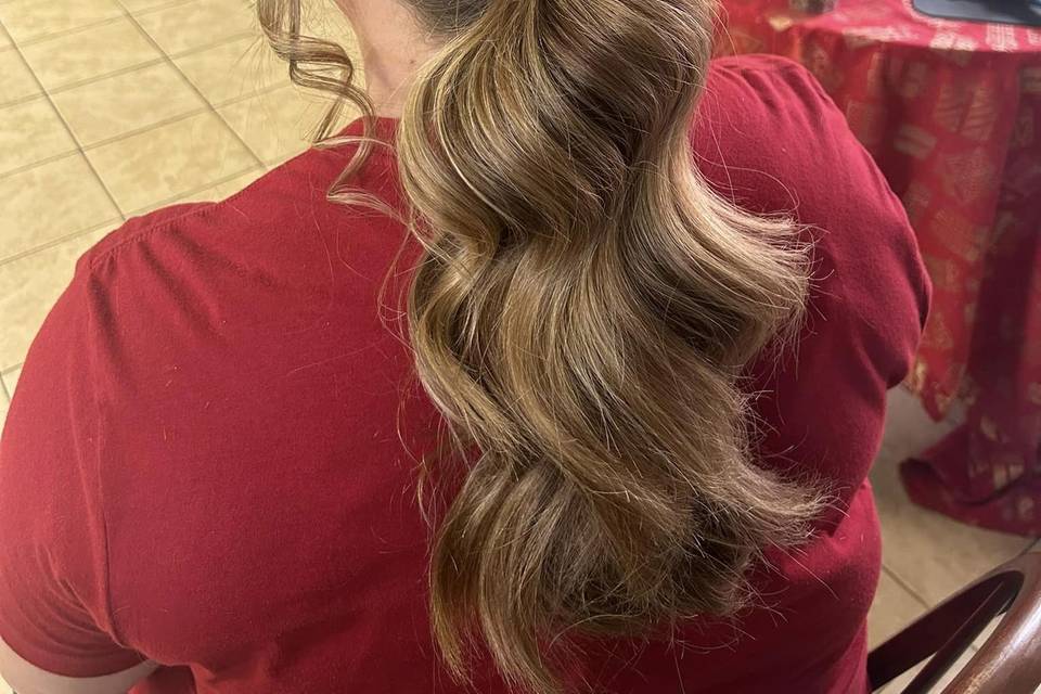 Flowing curls