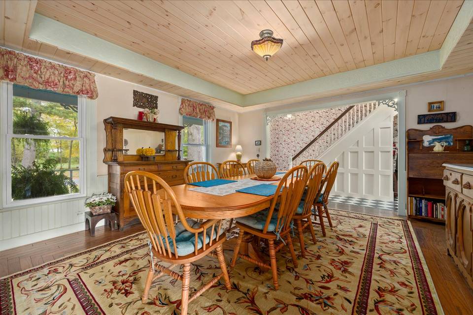 Kitchen dining area