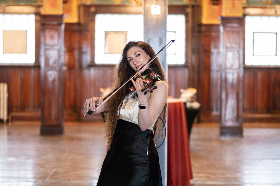Solo Electric Violinist Jen!
