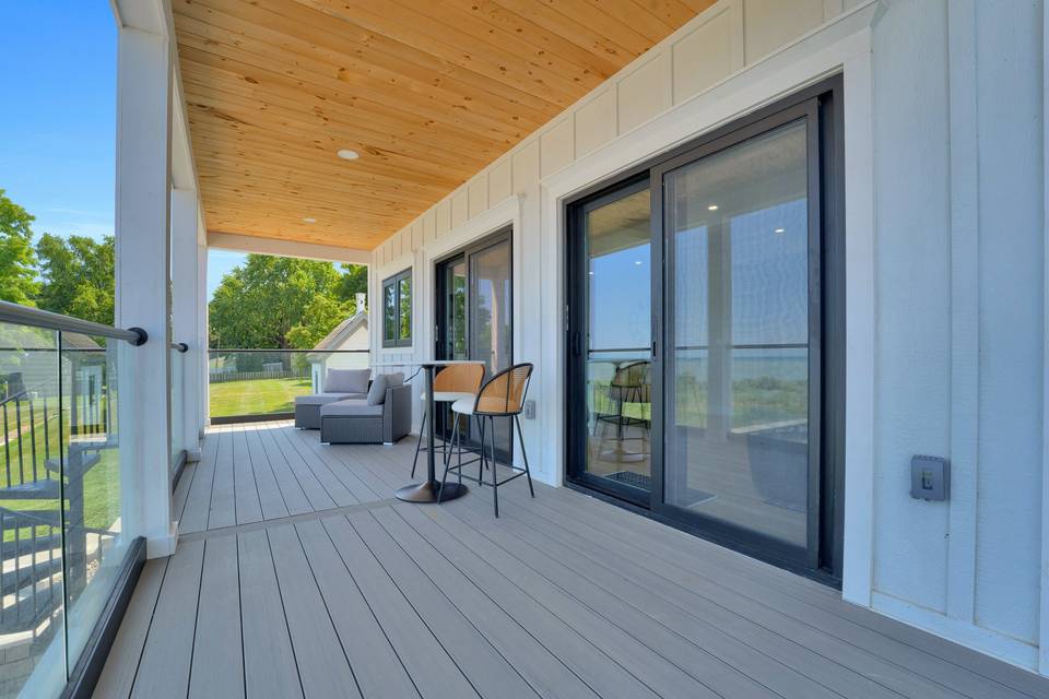 Spacious covered balcony