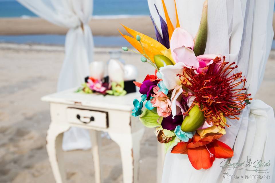 Gold Sand Ceremony Package - Tropical Décor
