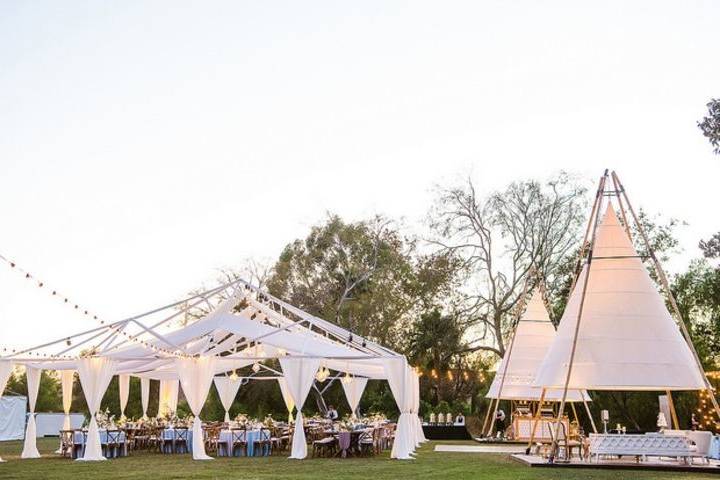 Outdoor wedding reception