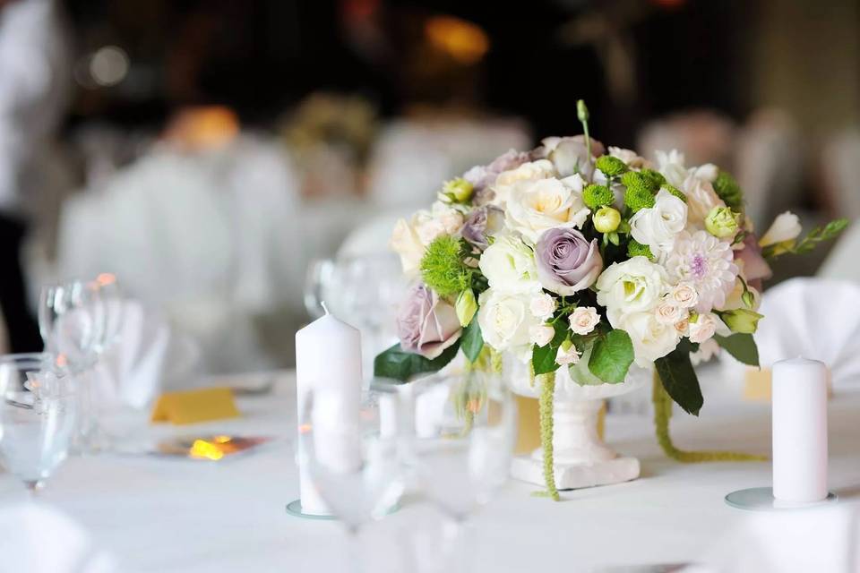 Floral table centerpiece