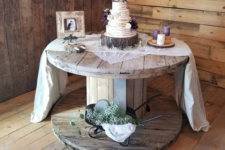 Wedding cake table