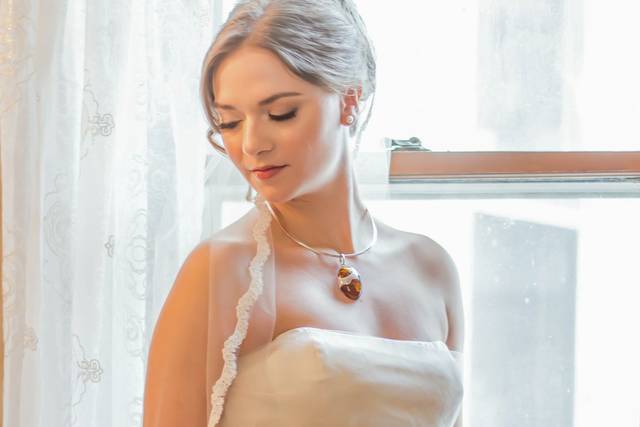 Glimpse at the bride.