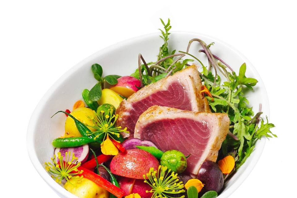 Fennel crusted seared tuna + black olive + green bean
